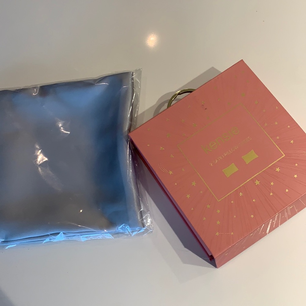 💕NWT💞 3 Satin Pillow Cases
